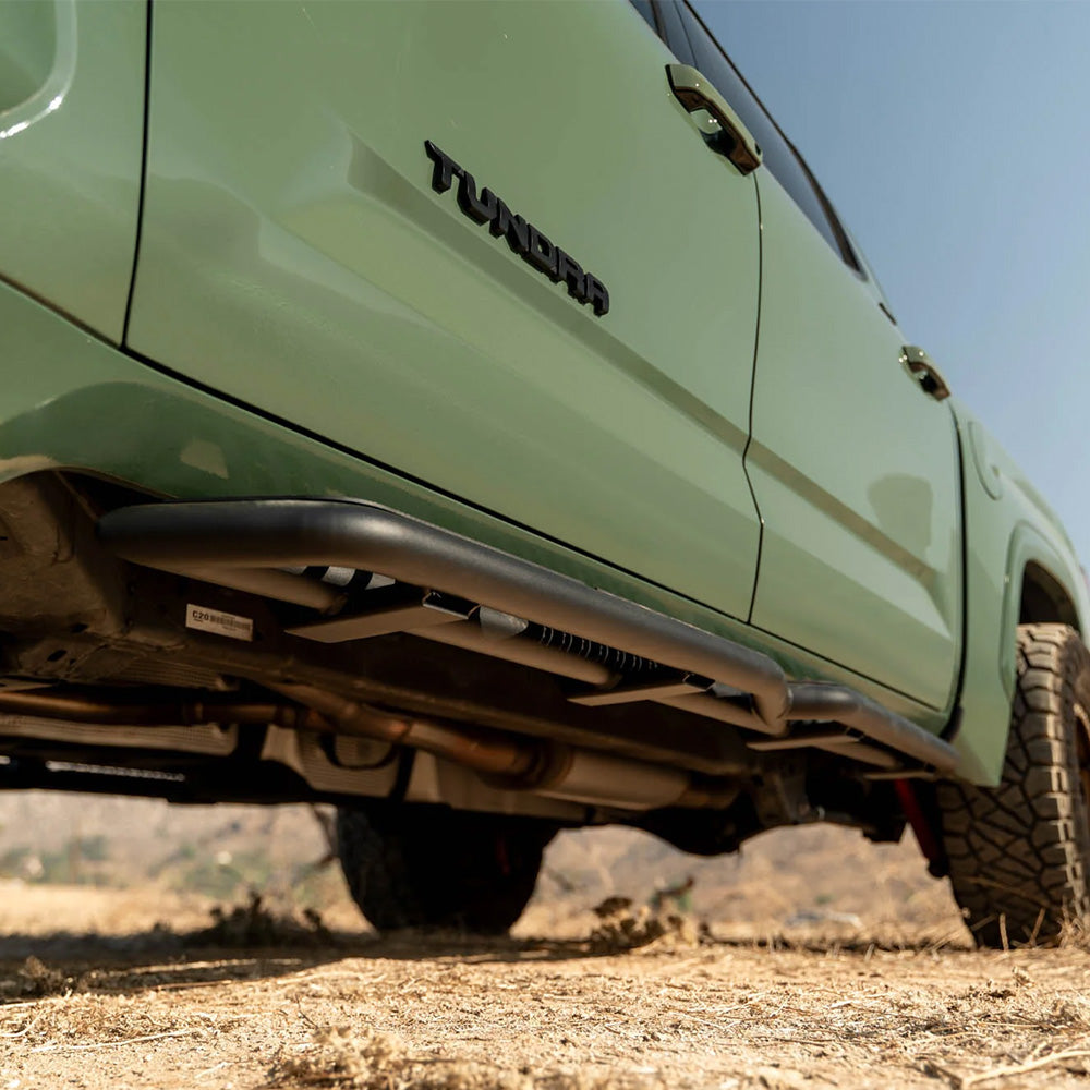 OE Plus Side Steps Crew Cab Tundra (2022+)