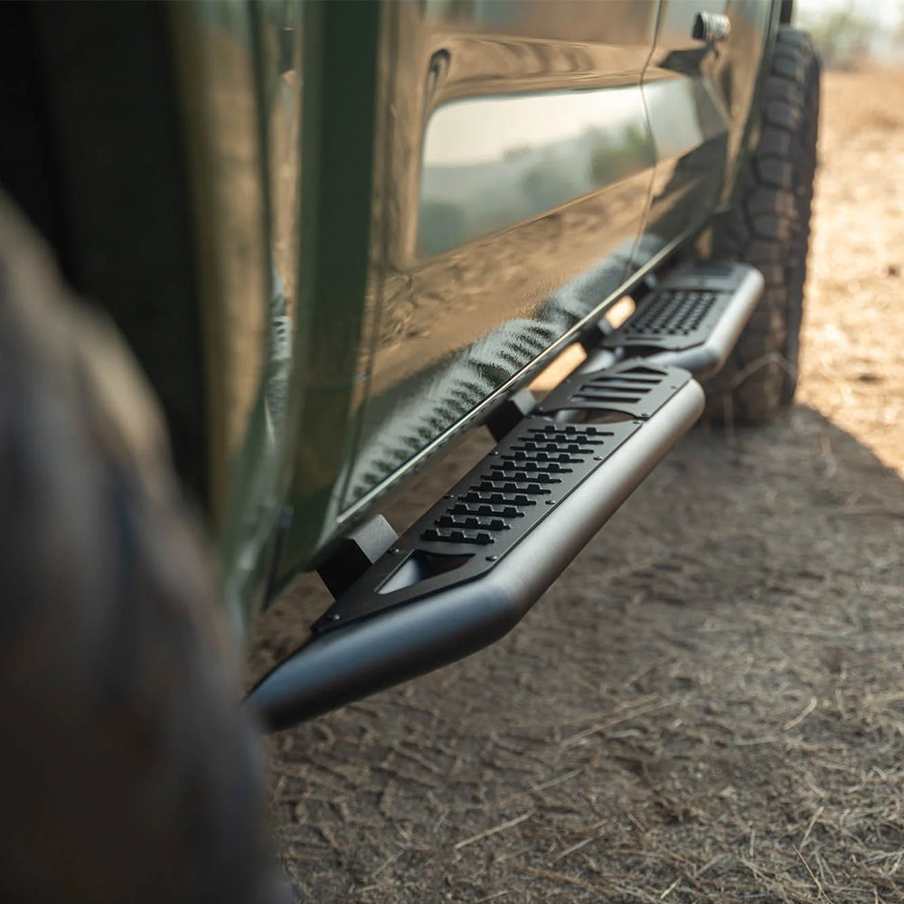 OE Plus Side Steps Crew Cab Tundra (2022+)