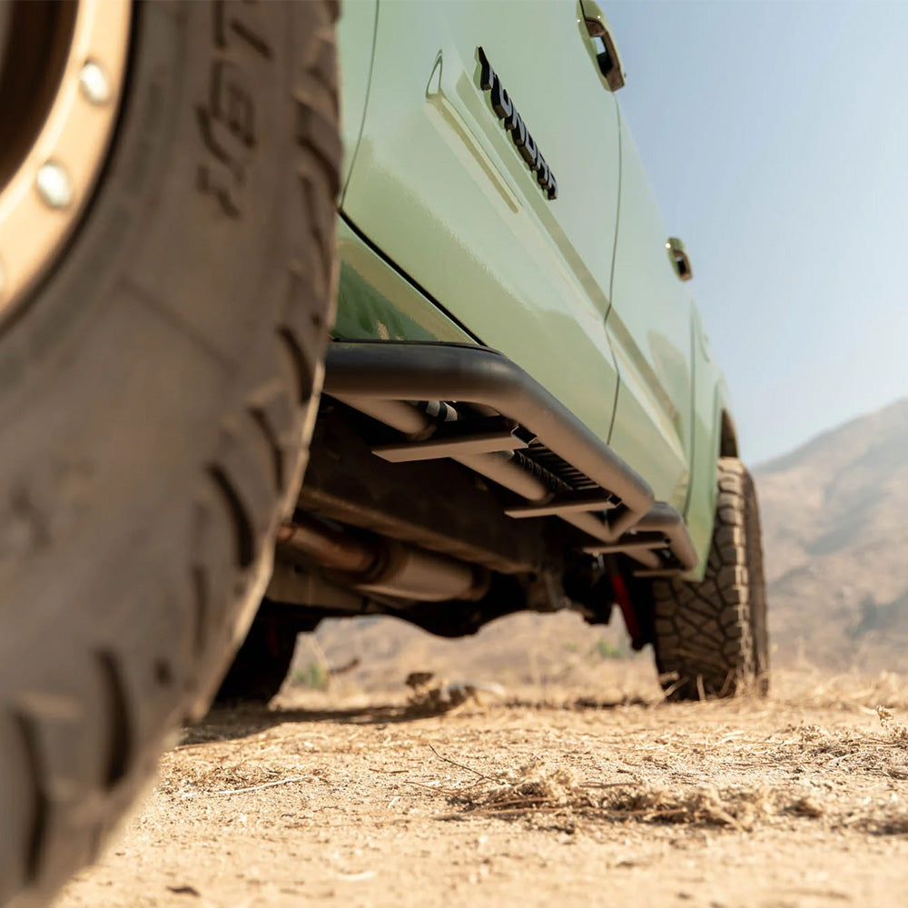 OE Plus Side Steps Crew Cab Tundra (2022+)