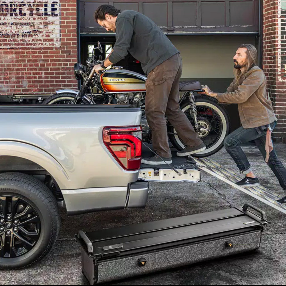 RetraxPro FRC-4000 EZ-OFF Manual Retractable Tonneau Cover w/ T-Slot Rails Tundra (2022+)