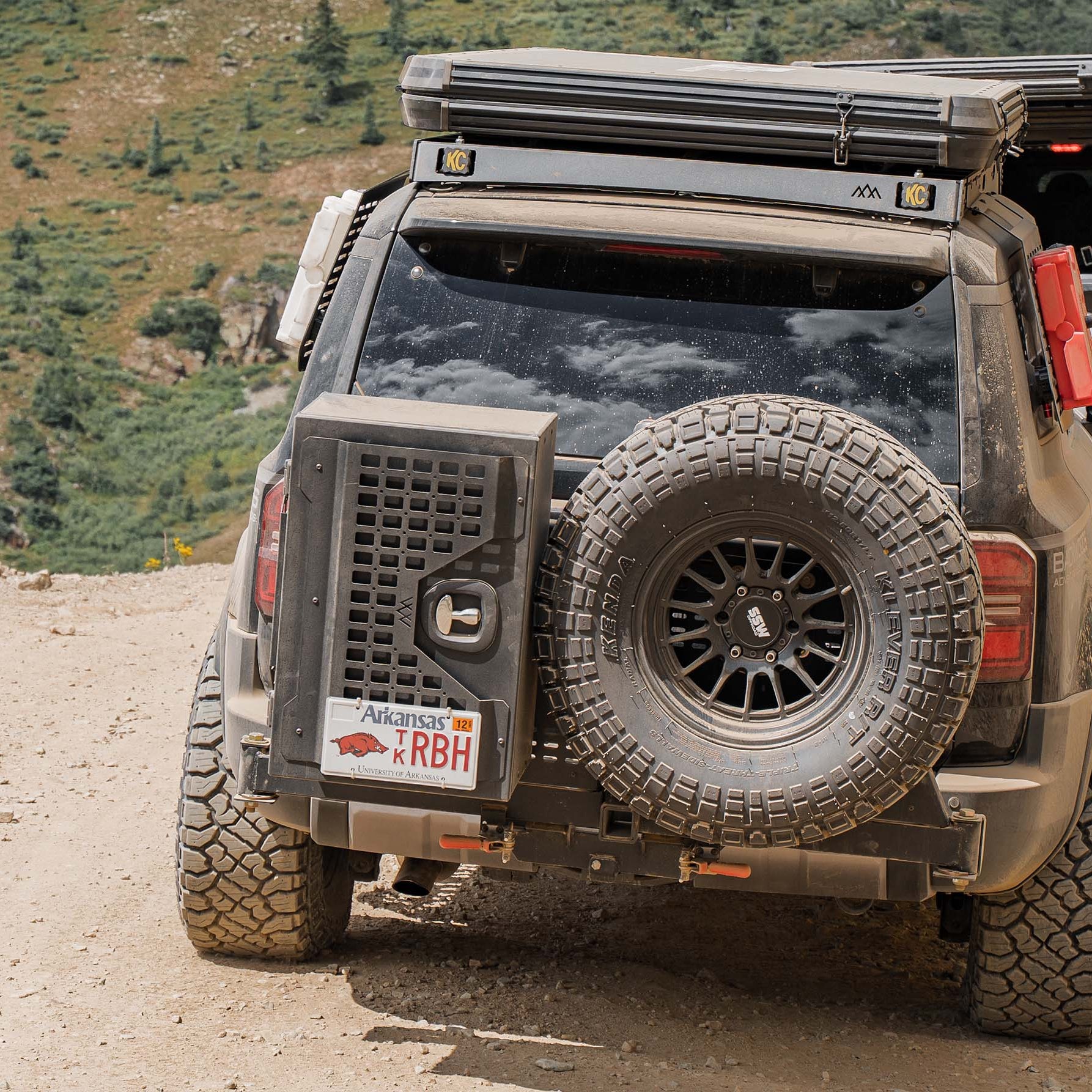 Universal Adventure Storage Box (19x28x15)