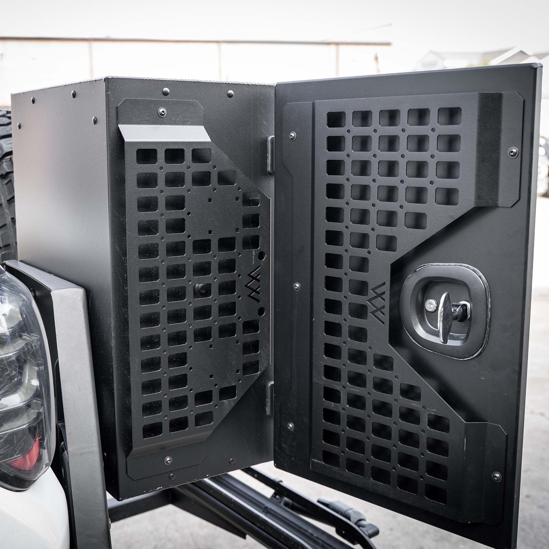 Universal Adventure Storage Box (19x28x15)