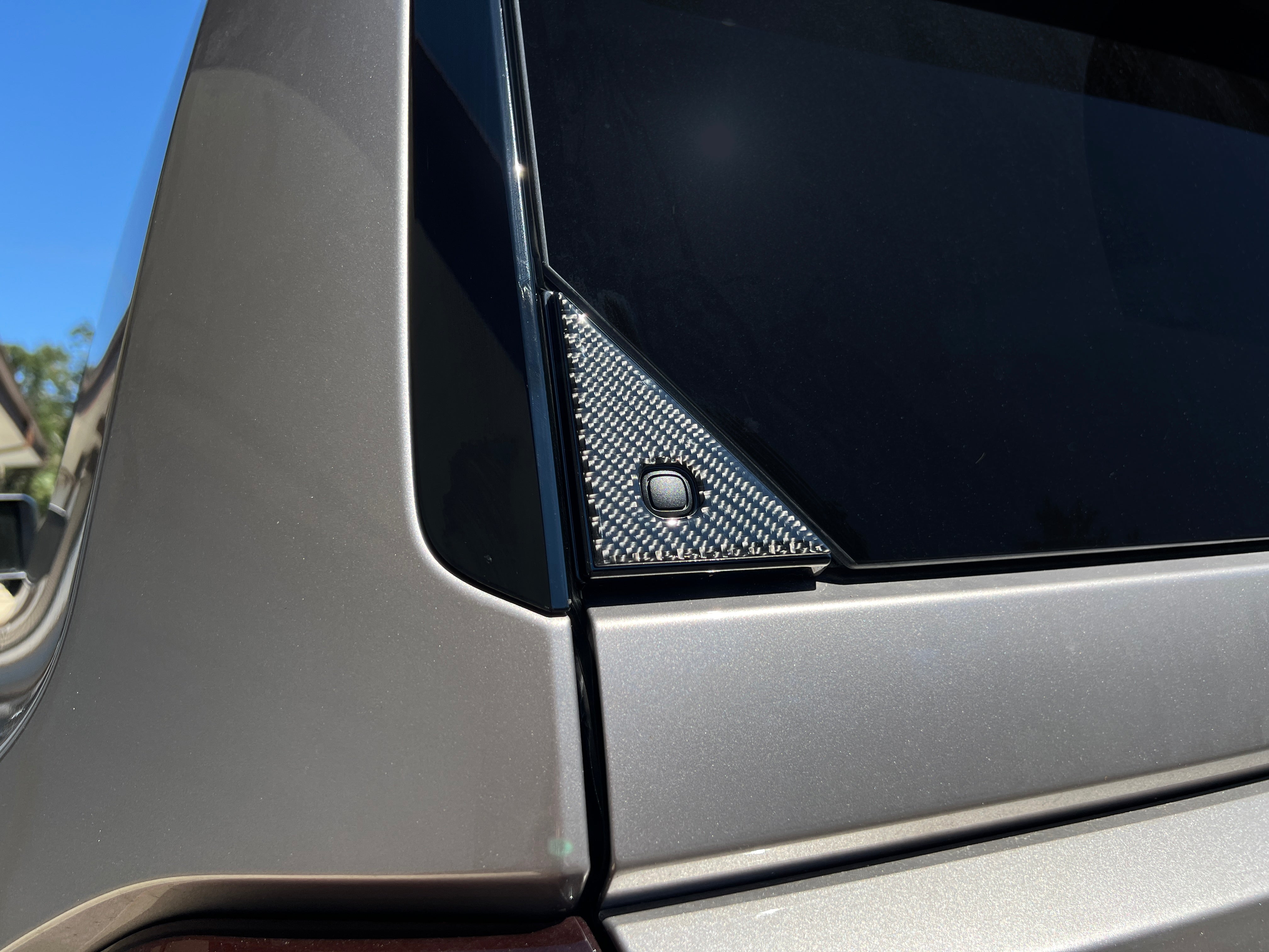 Liftgate Window Button Accent Trim Land Cruiser (2024+)