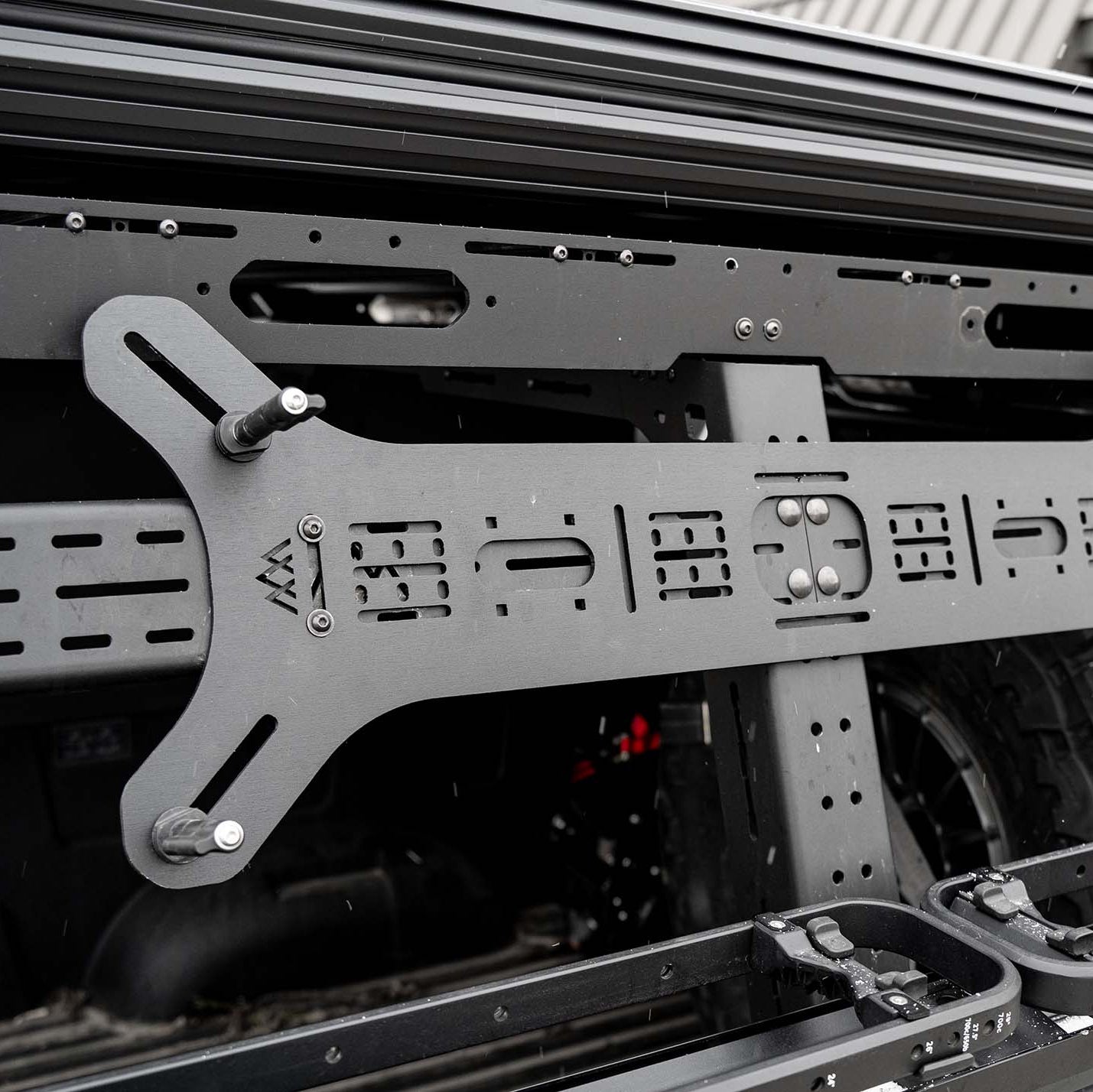 Universal Dogbone Aluminum Traction Board Mount