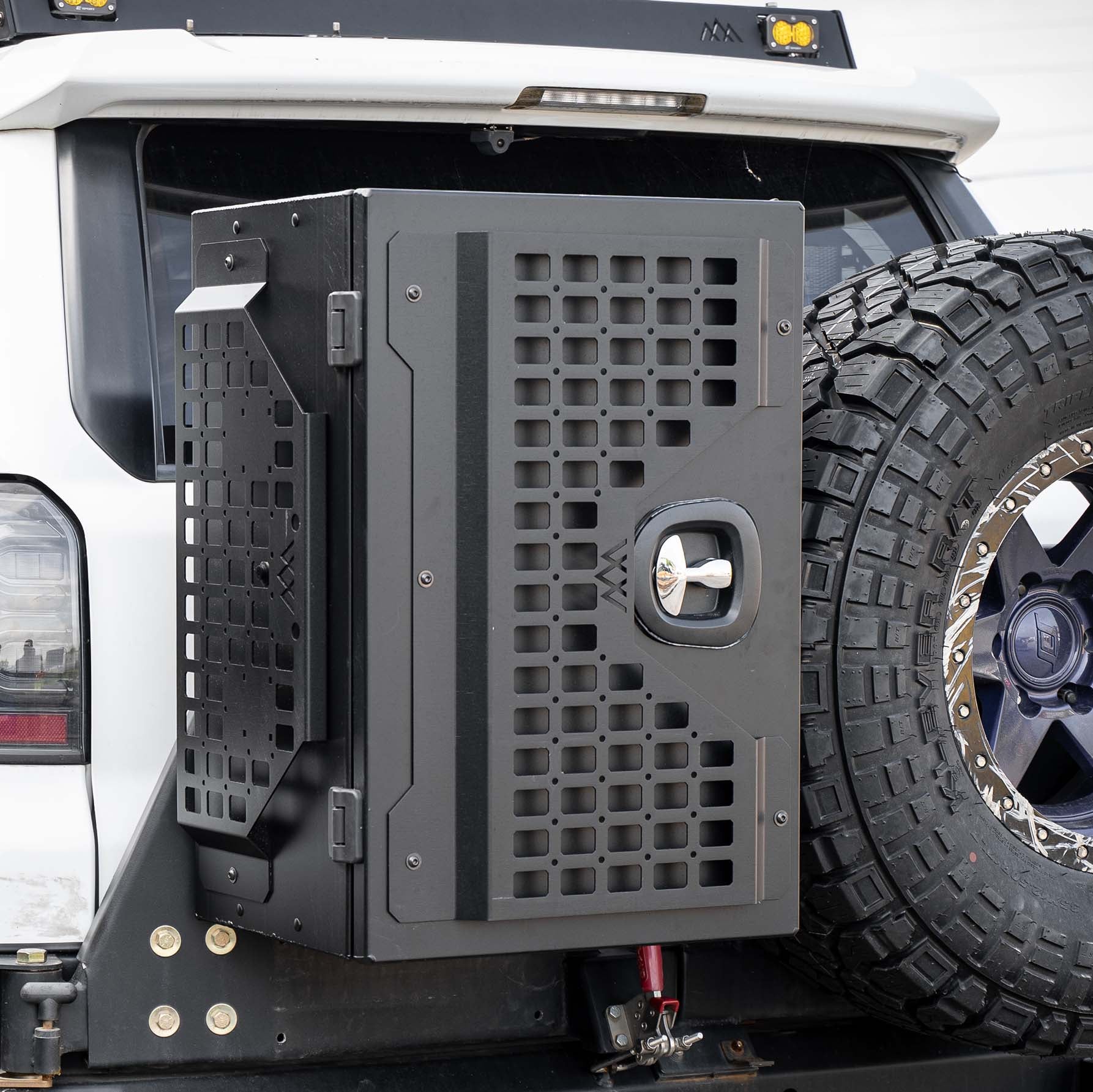 Universal Adventure Storage Box (19x28x15)