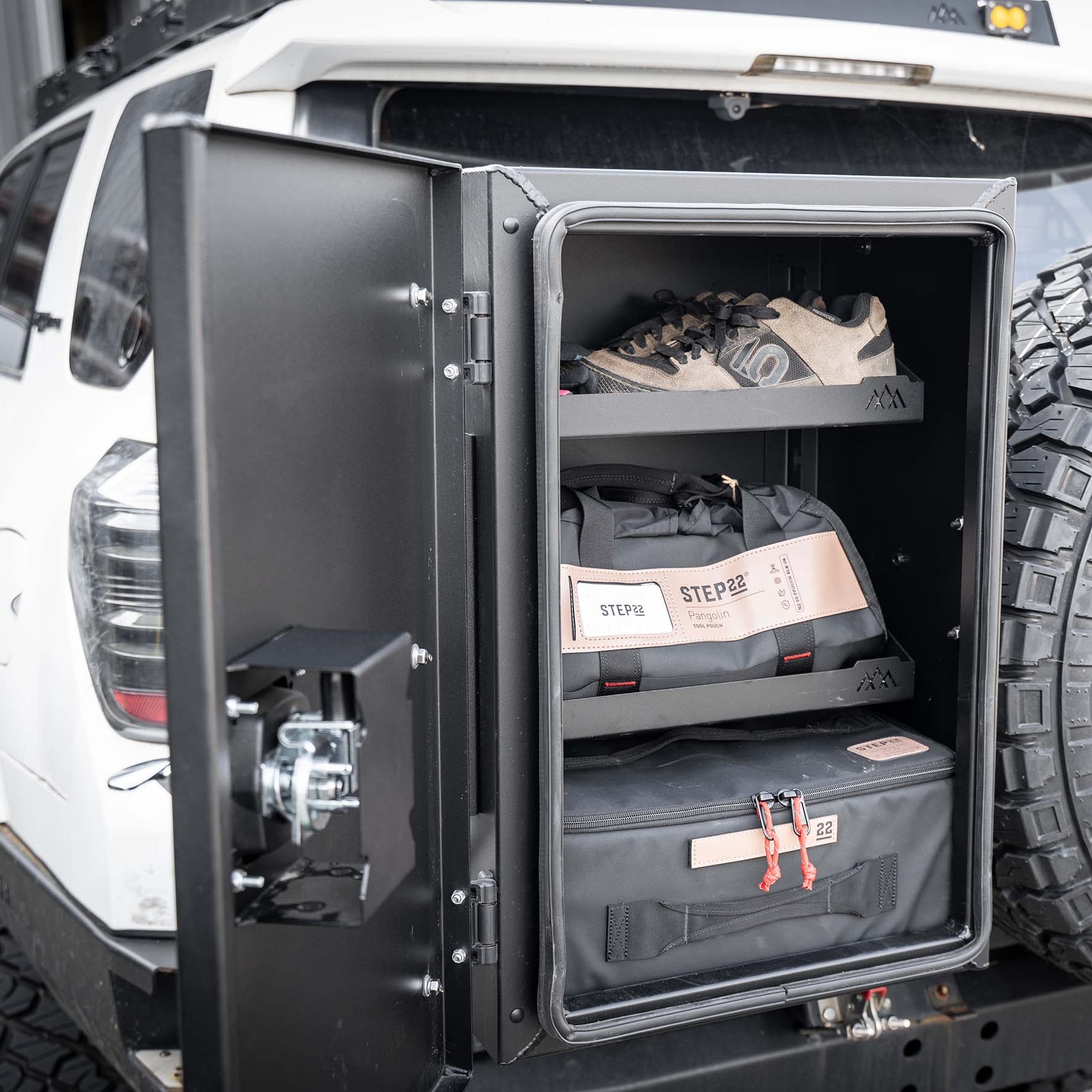 Universal Adventure Storage Box (19x28x15)