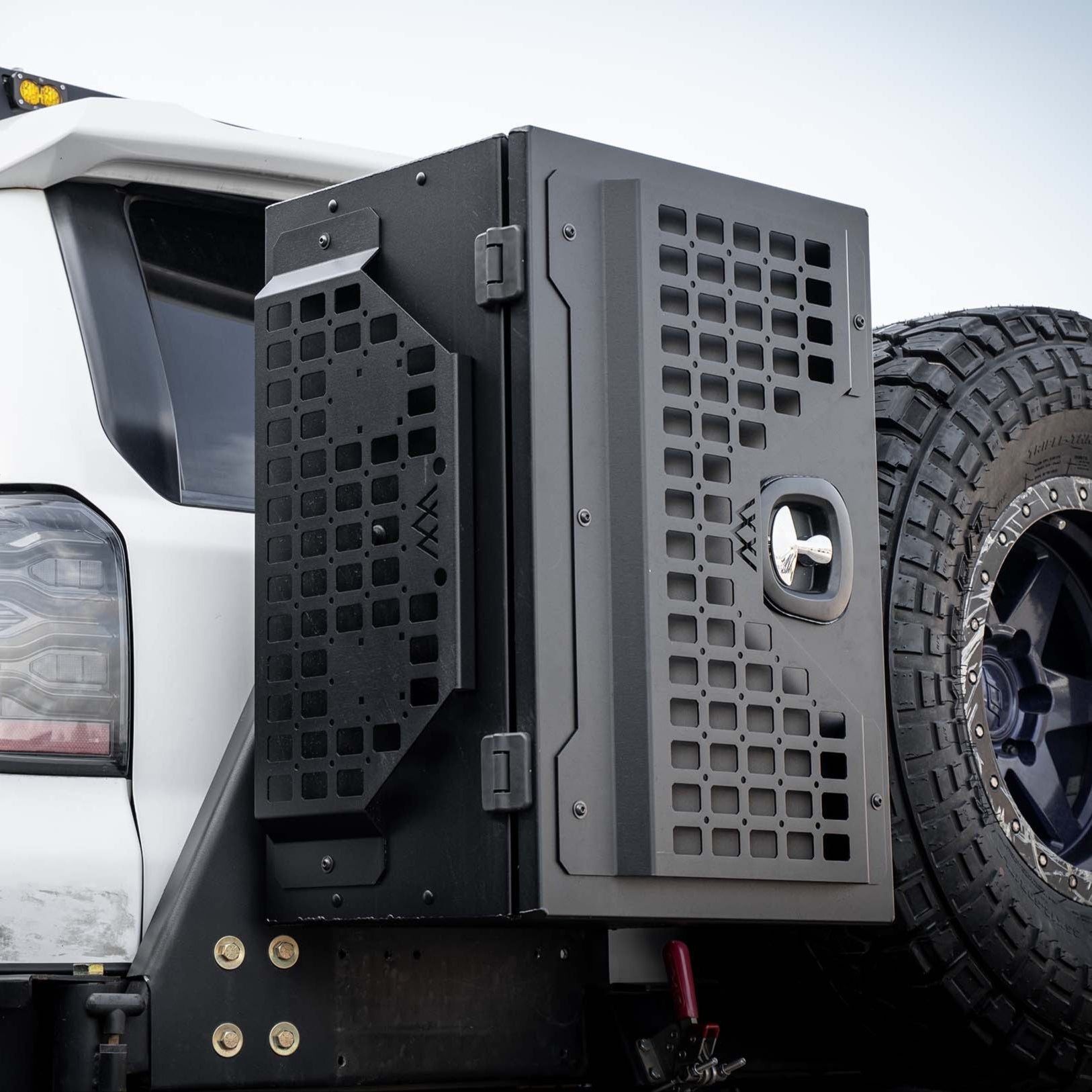 Universal Adventure Storage Box (19x28x15)